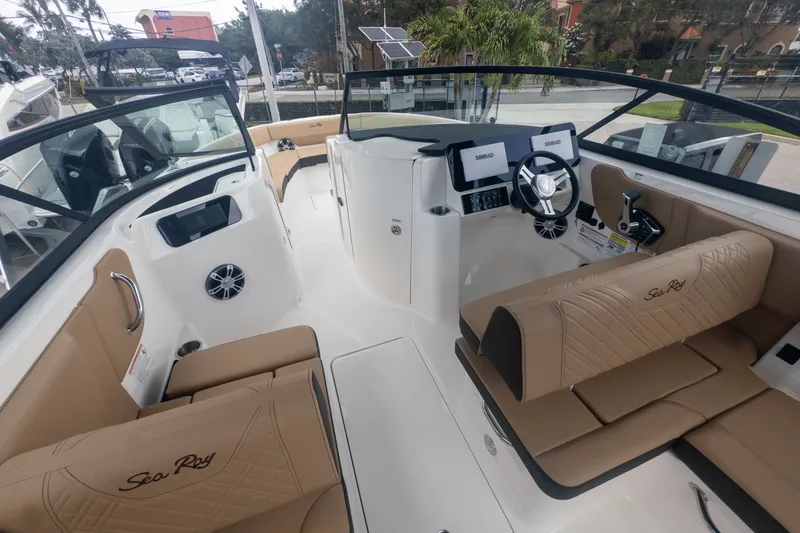 Slide: The Image of Sea Ray SDX 250 Outboard 2025 - 11