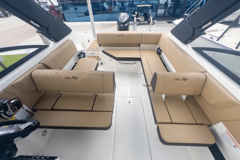 Slide: The Image of Sea Ray SDX 250 Outboard 2025 - 12