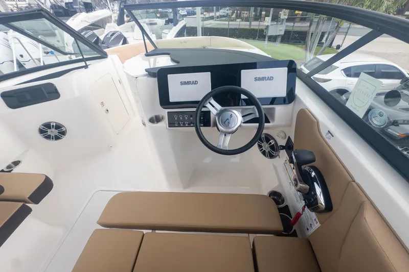 Slide: The Image of Sea Ray SDX 250 Outboard 2025 - 14