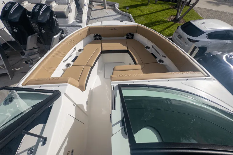 Slide: The Image of Sea Ray SDX 250 Outboard 2025 - 17