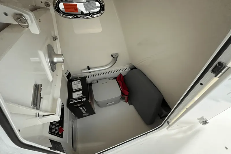 Slide: The Image of Boston Whaler 230 Outrage 2025 - 11
