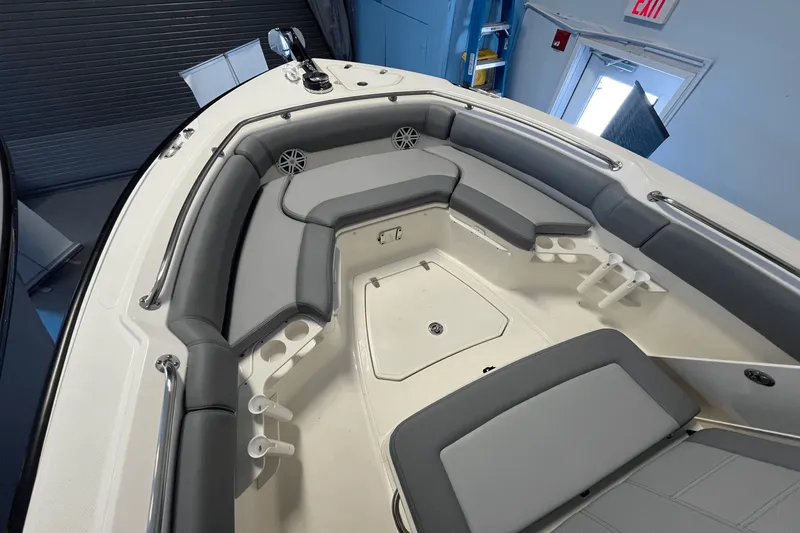 Slide: The Image of Boston Whaler 230 Outrage 2025 - 12