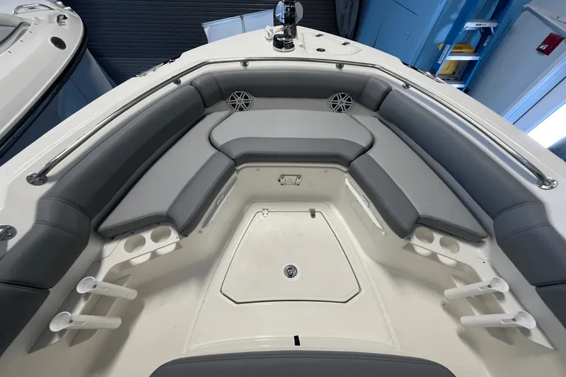 Slide: The Image of Boston Whaler 230 Outrage 2025 - 13