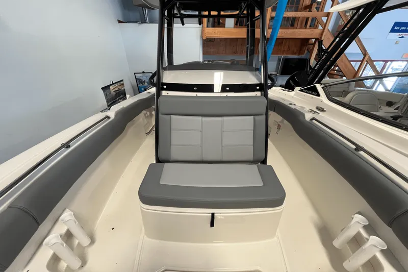 Slide: The Image of Boston Whaler 230 Outrage 2025 - 14