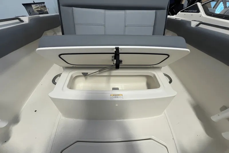 Slide: The Image of Boston Whaler 230 Outrage 2025 - 15