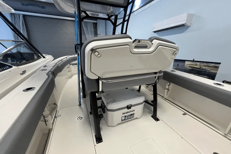 Slide: The Image of Boston Whaler 230 Outrage 2025 - 4