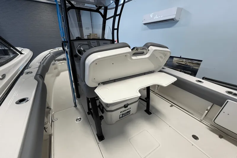 Slide: The Image of Boston Whaler 230 Outrage 2025 - 5