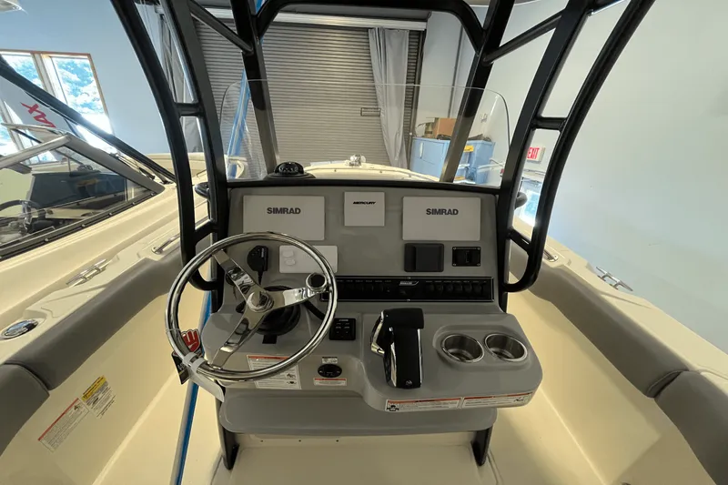 Slide: The Image of Boston Whaler 230 Outrage 2025 - 8