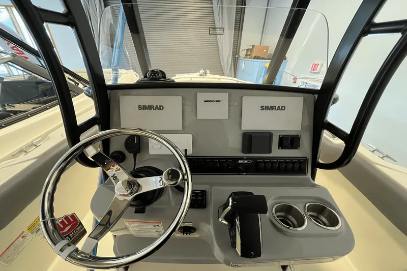 Slide: The Image of Boston Whaler 230 Outrage 2025 - 9