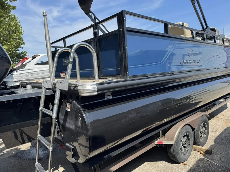 Slide: The Image of Regency 250 DL3 2023 - 13