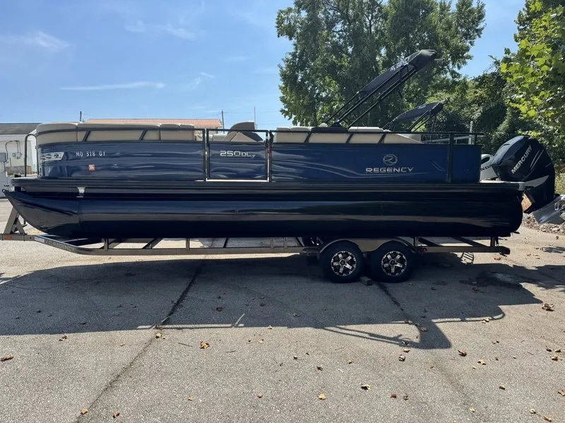 Slide: The Image of Regency 250 DL3 2023 - 5