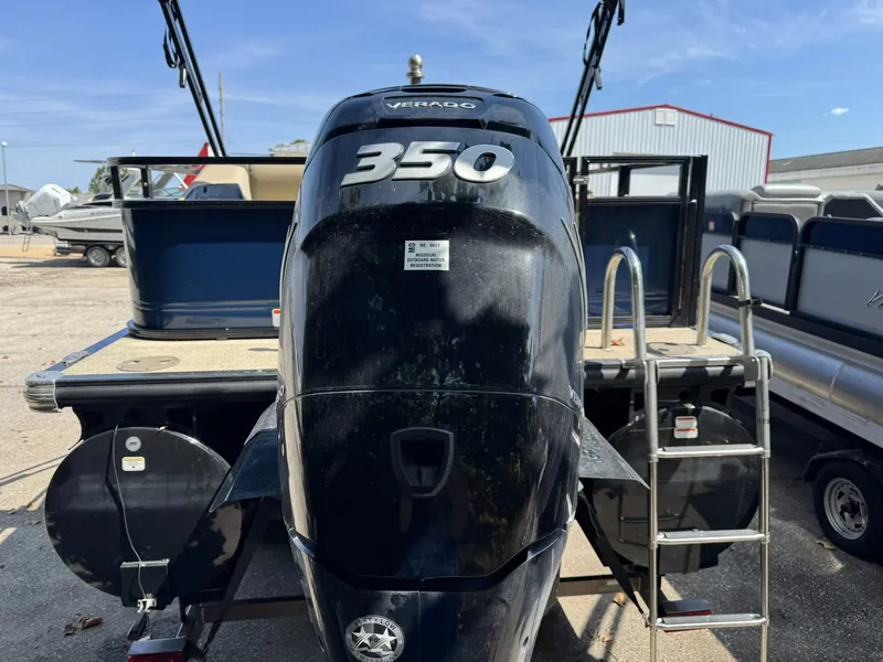 Slide: The Image of Regency 250 DL3 2023 - 7