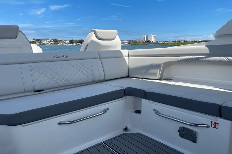 Slide: The Image of Sea Ray SDX 290 Outboard 2026 - 10