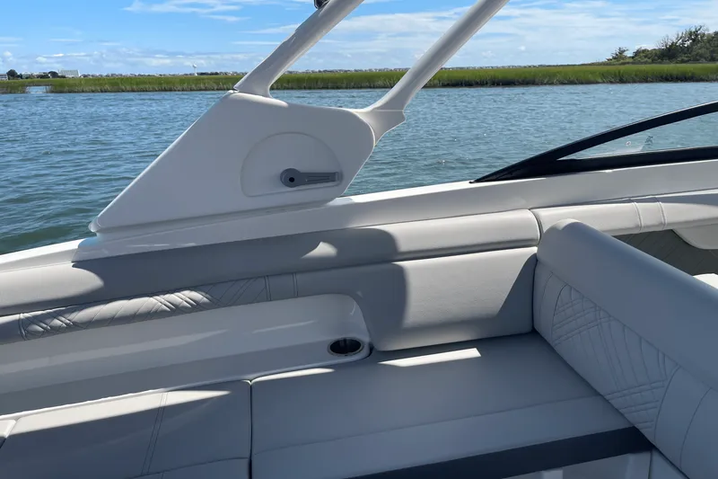 Slide: The Image of Sea Ray SDX 290 Outboard 2026 - 11