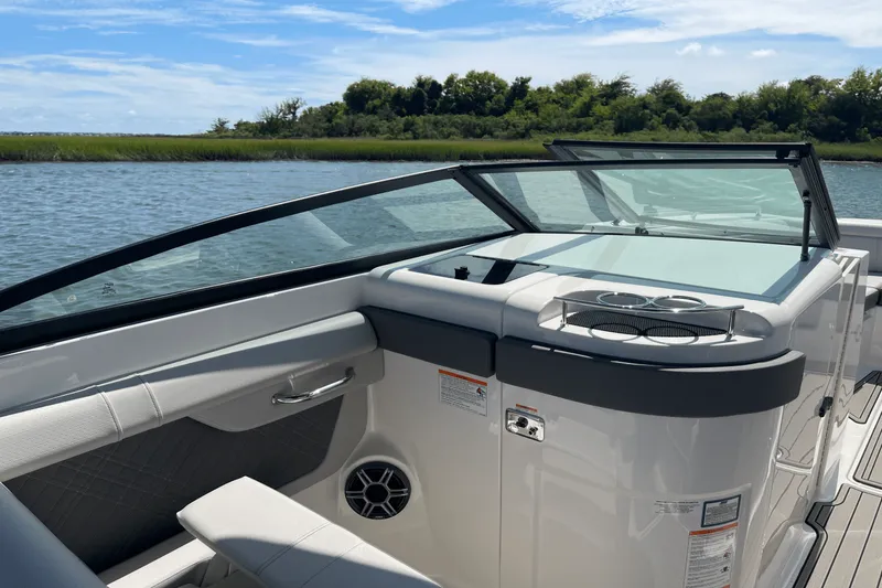 Slide: The Image of Sea Ray SDX 290 Outboard 2026 - 13