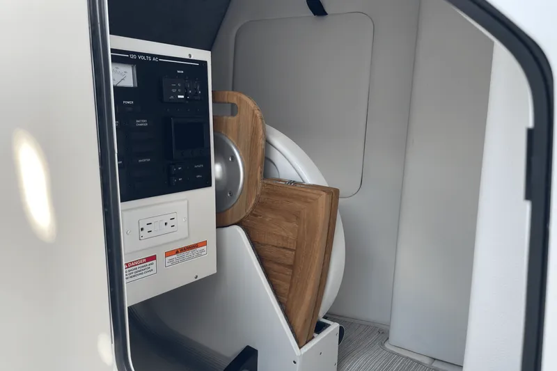 Slide: The Image of Sea Ray SDX 290 Outboard 2026 - 18