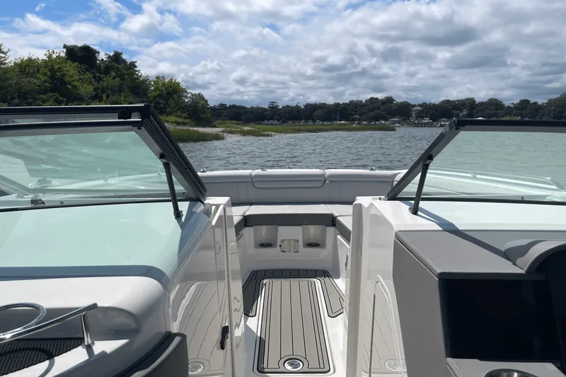 Slide: The Image of Sea Ray SDX 290 Outboard 2026 - 19