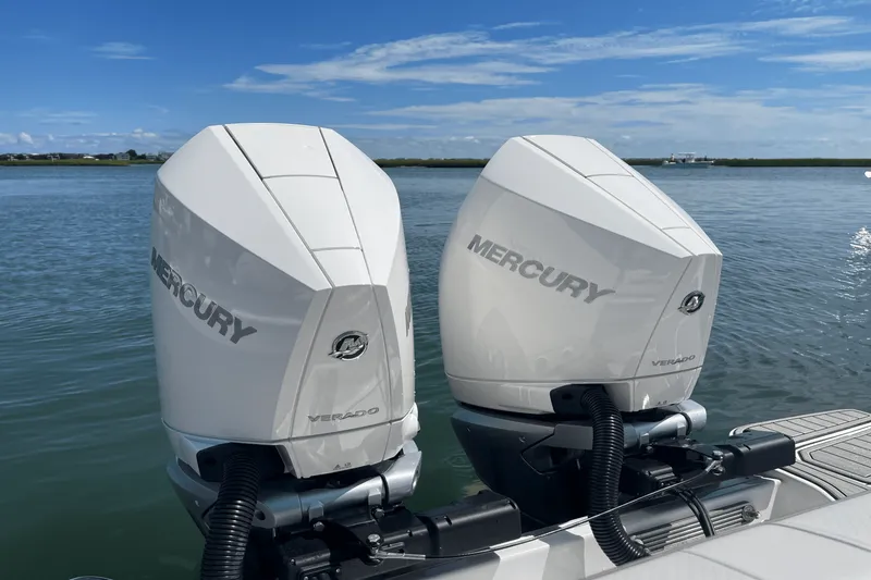 Slide: The Image of Sea Ray SDX 290 Outboard 2026 - 5