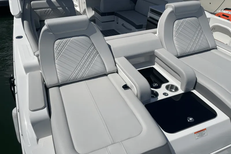 Slide: The Image of Sea Ray SDX 290 Outboard 2026 - 8