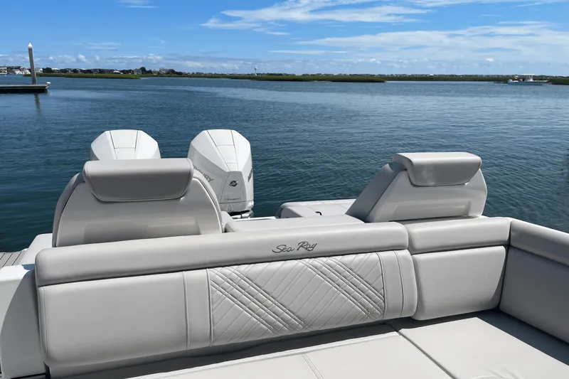 Slide: The Image of Sea Ray SDX 290 Outboard 2026 - 9