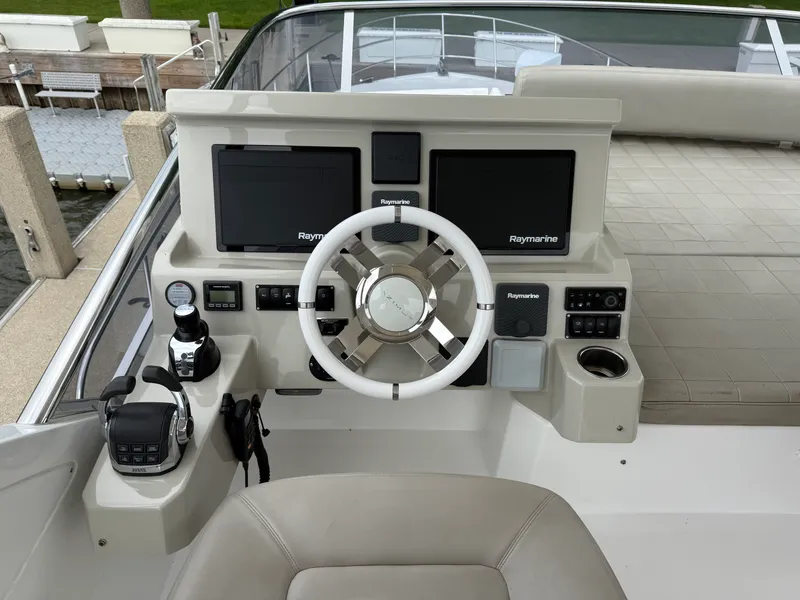 Slide: The Image of Azimut 50 FLY 2018 - 14