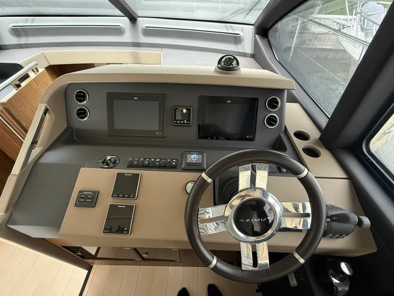 Slide: The Image of Azimut 50 FLY 2018 - 23