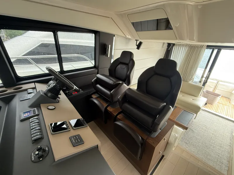 Slide: The Image of Azimut 50 FLY 2018 - 25
