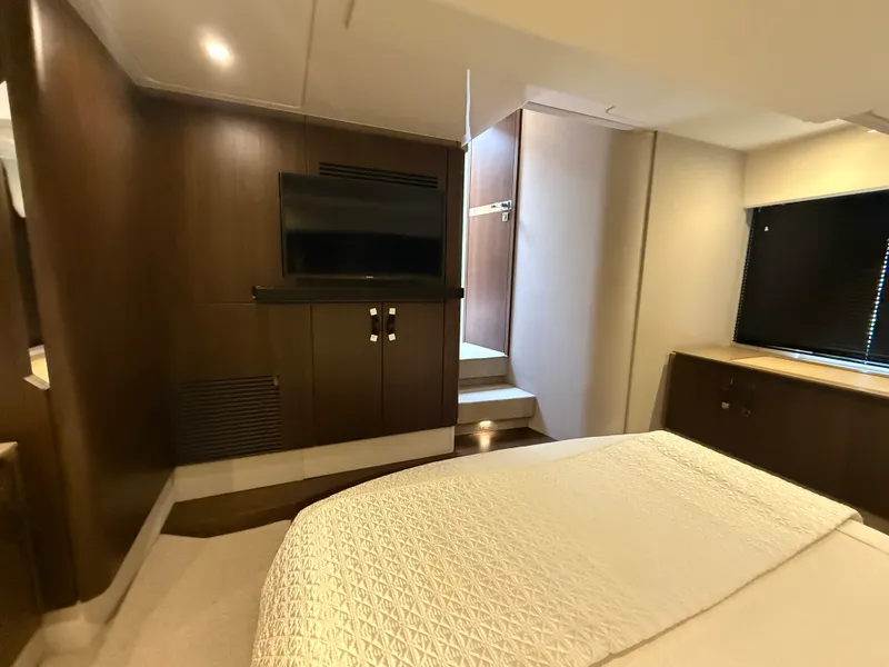 Slide: The Image of Azimut 50 FLY 2018 - 32
