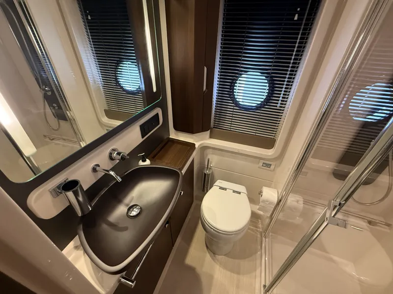 Slide: The Image of Azimut 50 FLY 2018 - 33