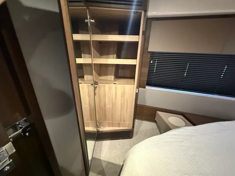 Slide: The Image of Azimut 50 FLY 2018 - 37