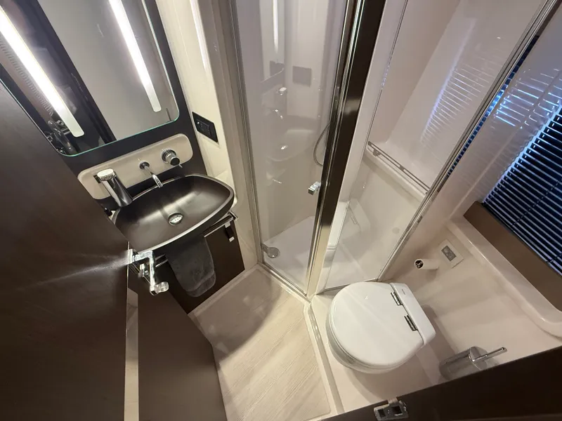 Slide: The Image of Azimut 50 FLY 2018 - 38