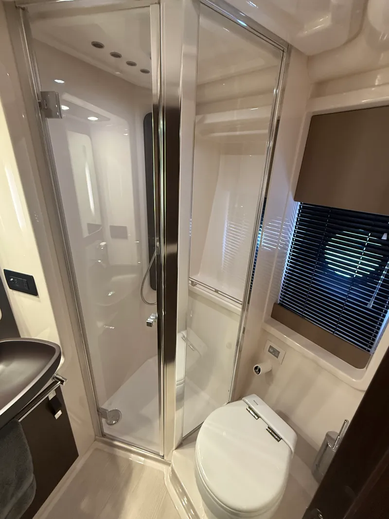 Slide: The Image of Azimut 50 FLY 2018 - 39