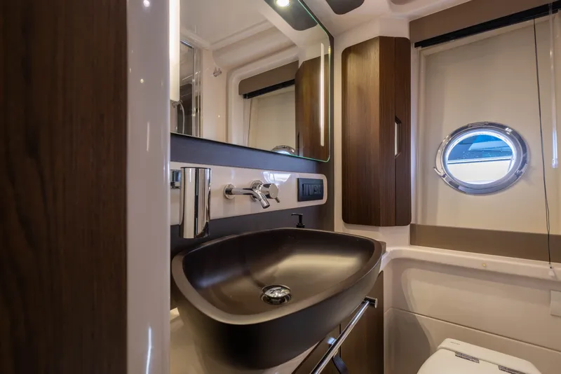 Slide: The Image of Azimut 50 FLY 2018 - 55