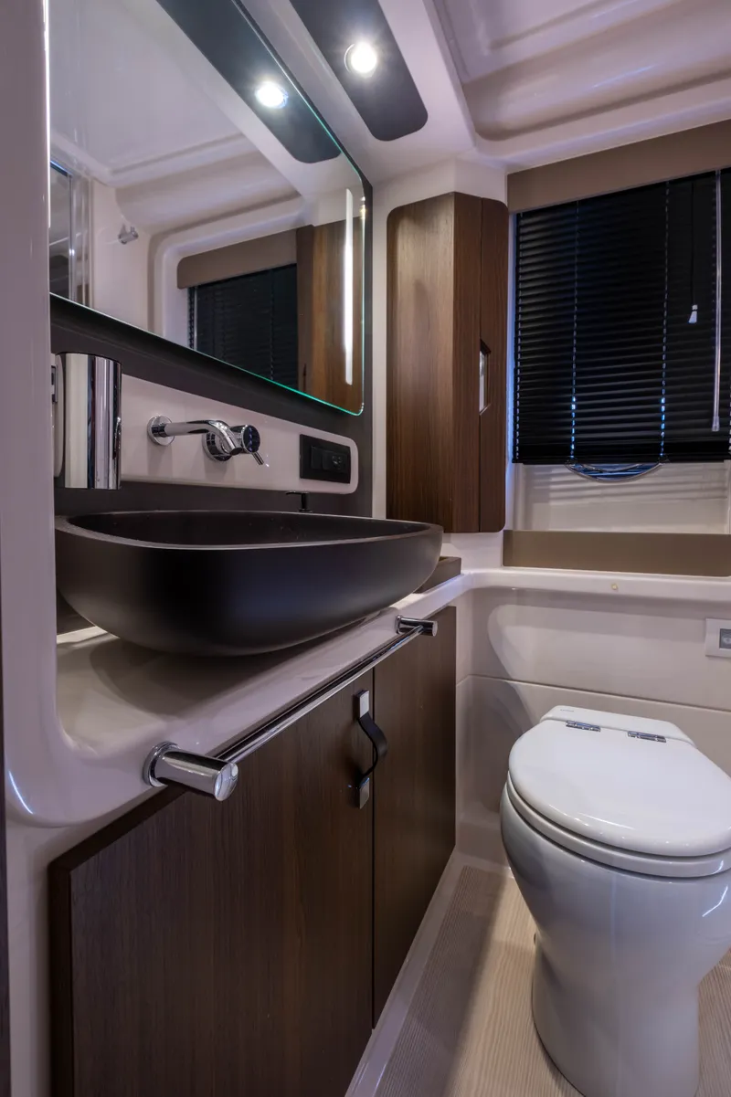 Slide: The Image of Azimut 50 FLY 2018 - 57