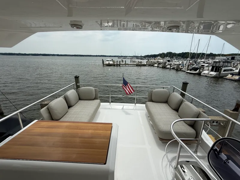 Slide: The Image of Azimut 50 FLY 2018 - 8