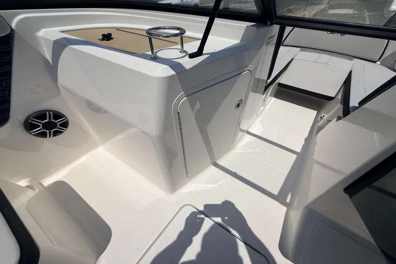 Slide: The Image of Sea Ray SPX 210 Outboard 2026 - 10