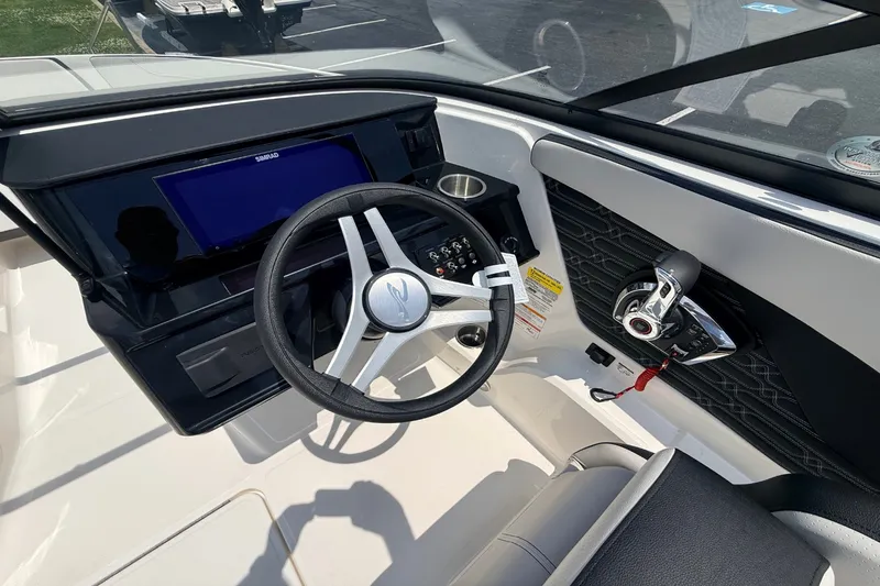 Slide: The Image of Sea Ray SPX 210 Outboard 2026 - 7
