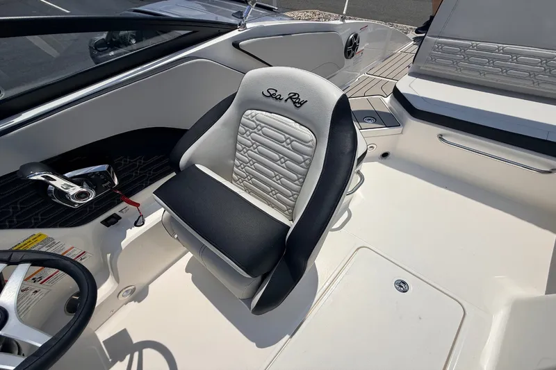 Slide: The Image of Sea Ray SPX 210 Outboard 2026 - 8