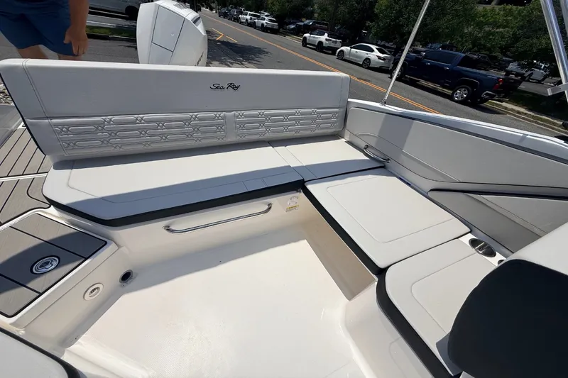 Slide: The Image of Sea Ray SPX 210 Outboard 2026 - 5