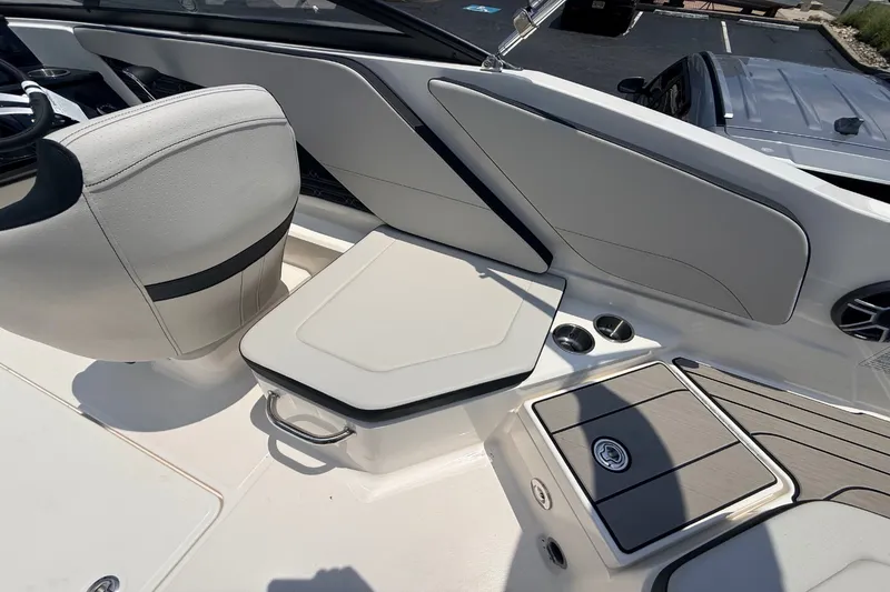 Slide: The Image of Sea Ray SPX 210 Outboard 2026 - 6