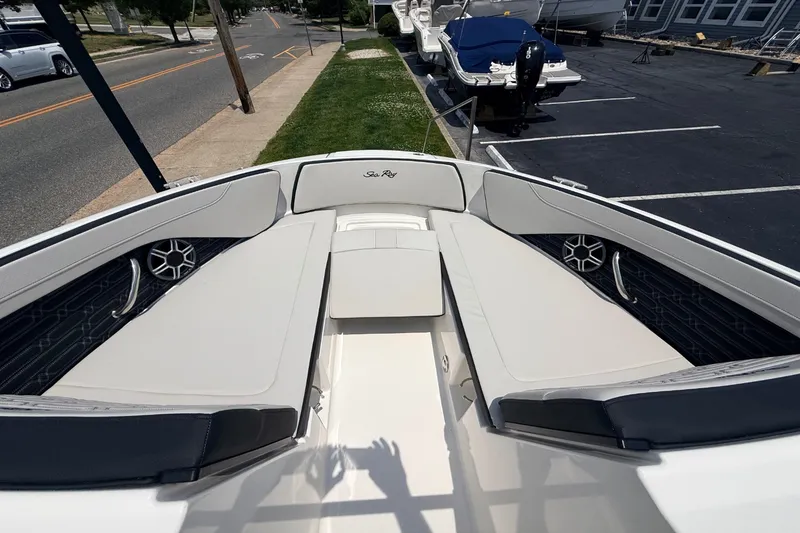 Slide: The Image of Sea Ray SPX 210 Outboard 2026 - 12