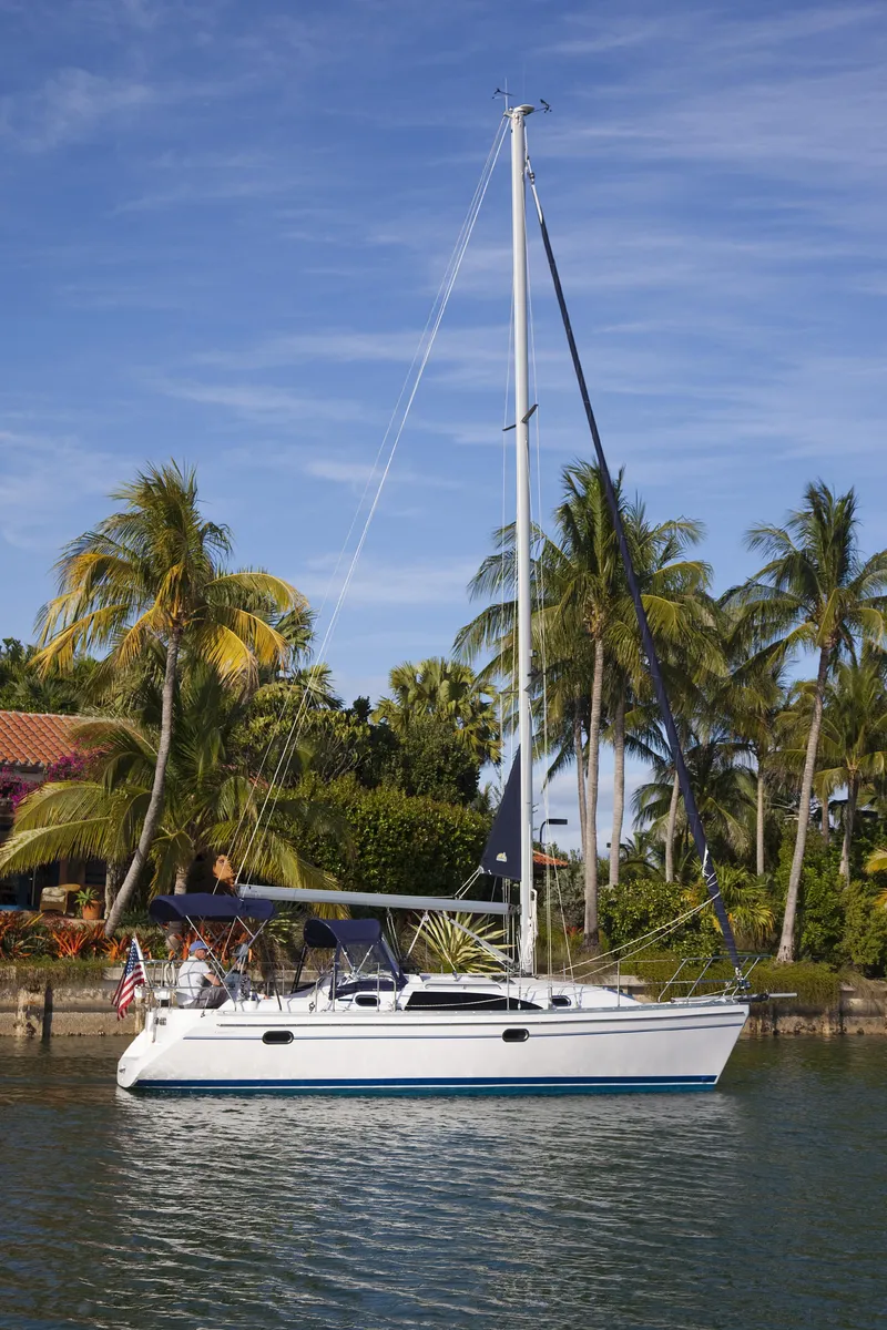 Slide: The Image of Catalina 315 Motoring - 2