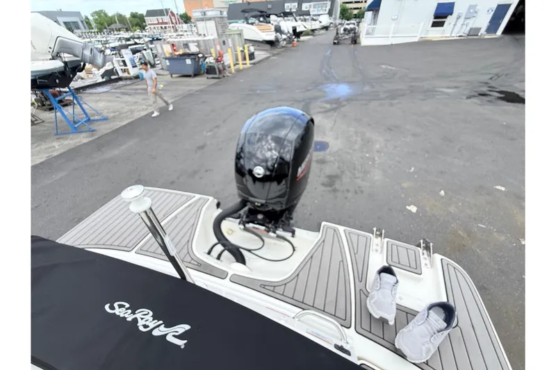 Slide: The Image of Sea Ray 190 SPX OB 2023 - 4