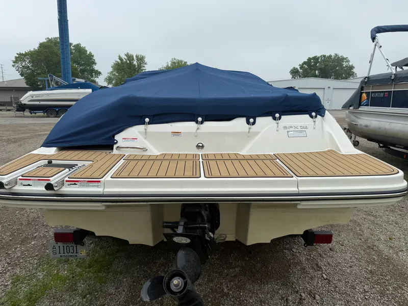 Slide: The Image of Sea Ray 210 SPX 2022 - 2