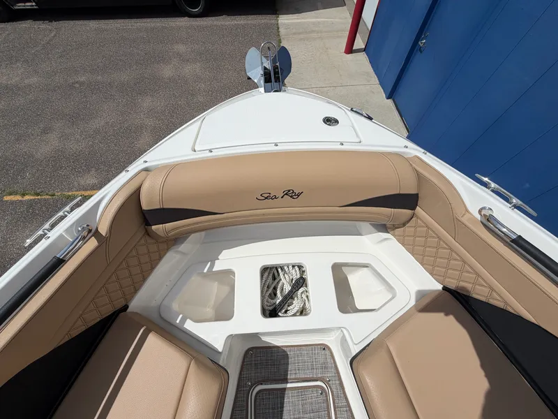 Slide: The Image of Sea Ray SLX 280 2025 - 51