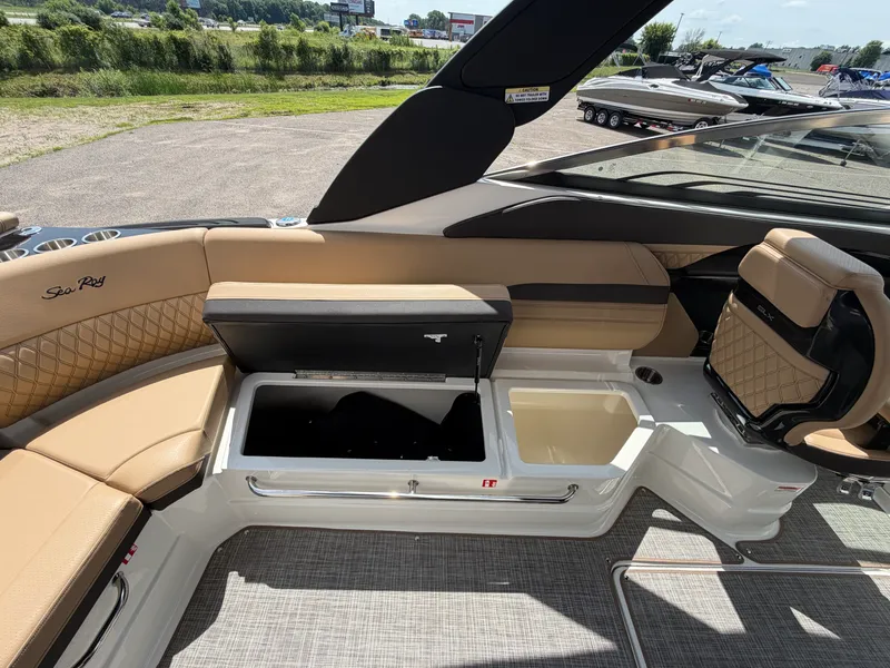 Slide: The Image of Sea Ray SLX 280 2025 - 19