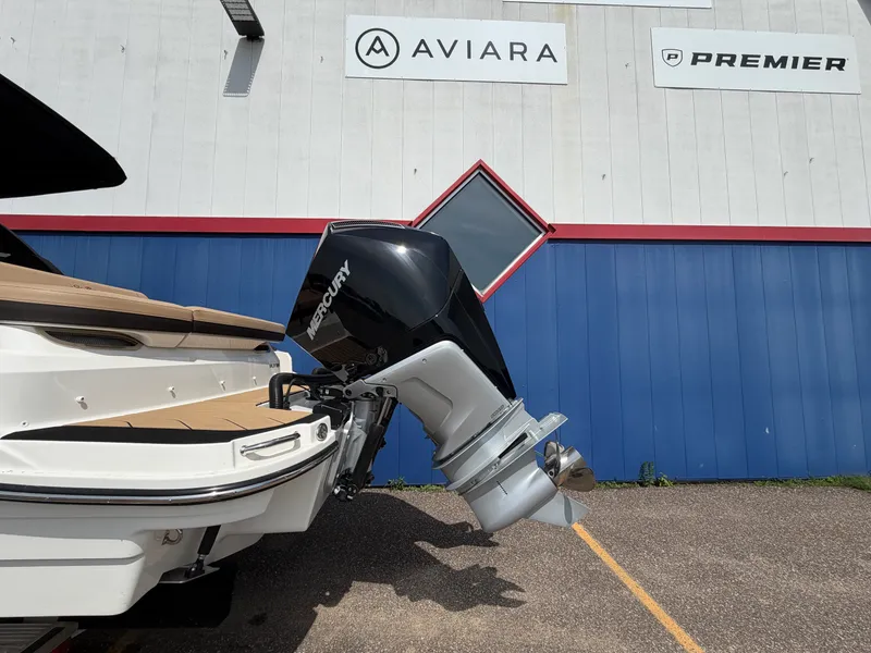 Slide: The Image of Sea Ray SLX 280 2025 - 6