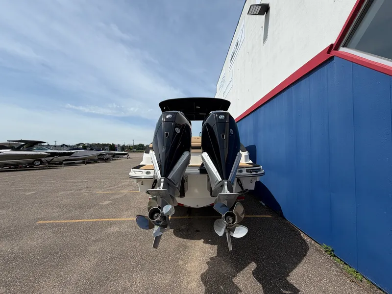 Slide: The Image of Sea Ray SLX 280 2025 - 7