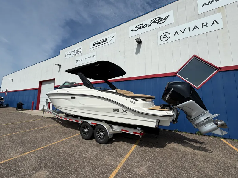 Slide: The Image of Sea Ray SLX 280 2025 - 5