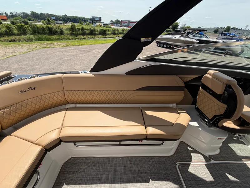 Slide: The Image of Sea Ray SLX 280 2025 - 17